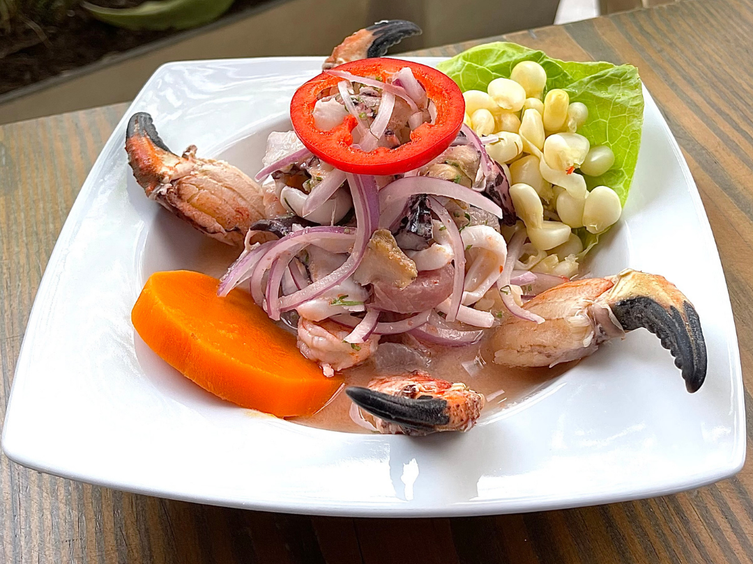 Ceviche Pesca del Día con Chicharrón de Calamar