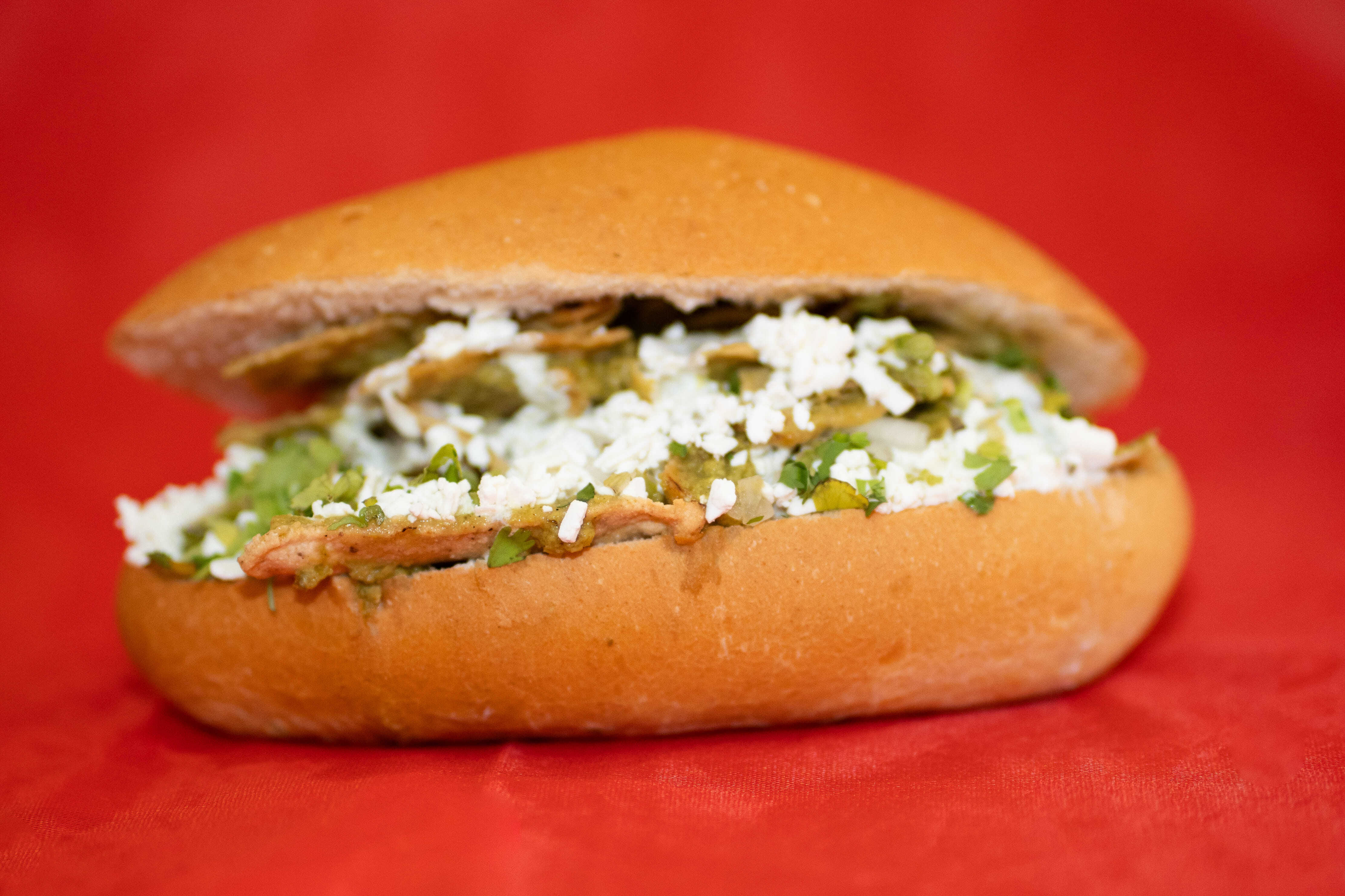 Torta de Chilaquiles Clásicos
