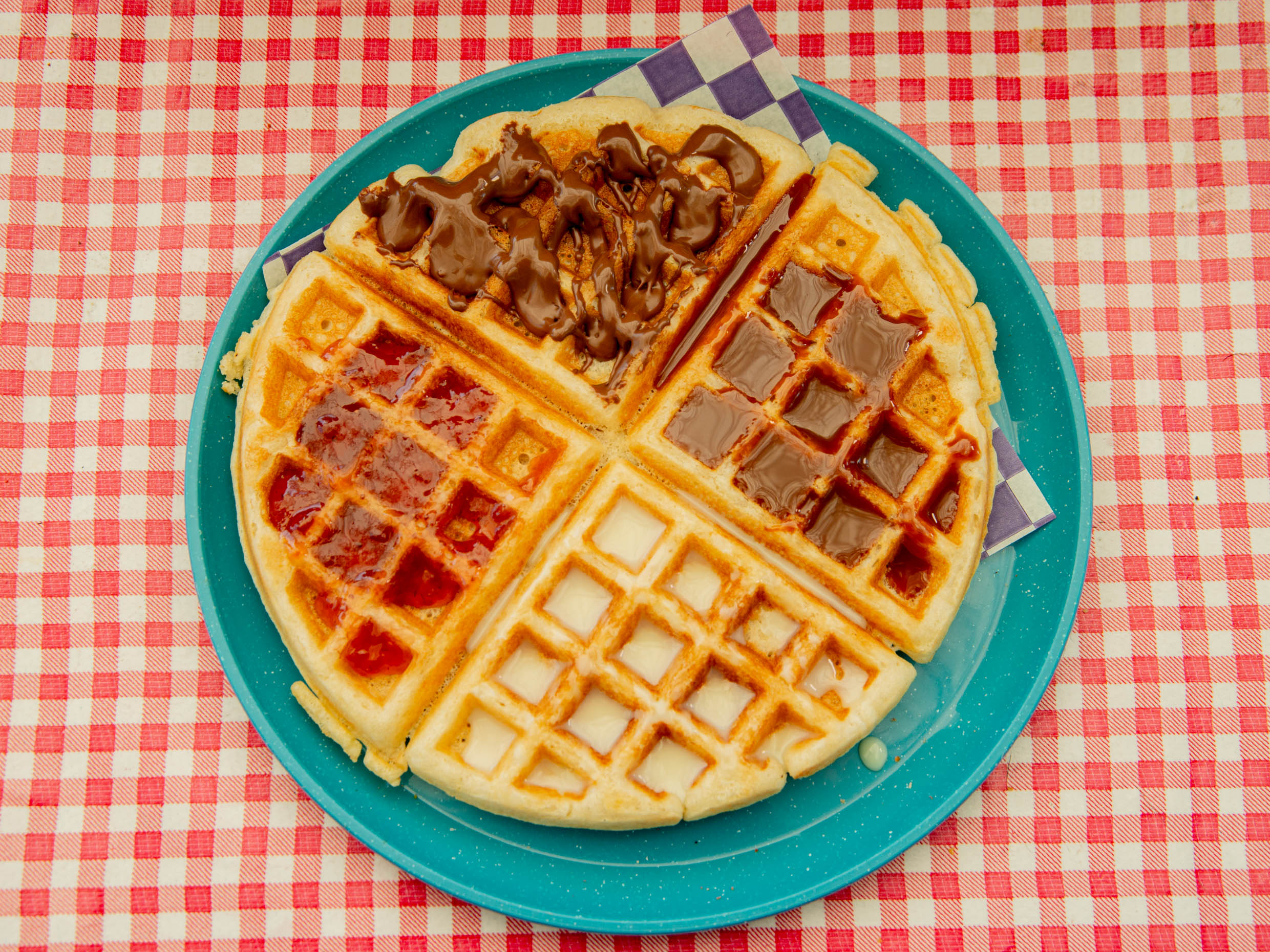 Waffles + Capuchino 16 oz