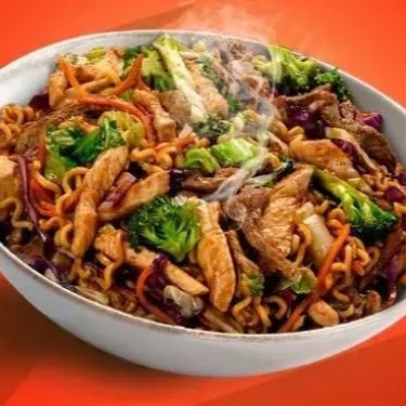 Macarrão de yakisoba, legumes refogados, proteína a sua escolhe e molho da casa.  Escolha entre os sabores: Legumes, Camarão, Carne, Frango ou Misto (Carne e Frango) - Aproximadamente 500g.
