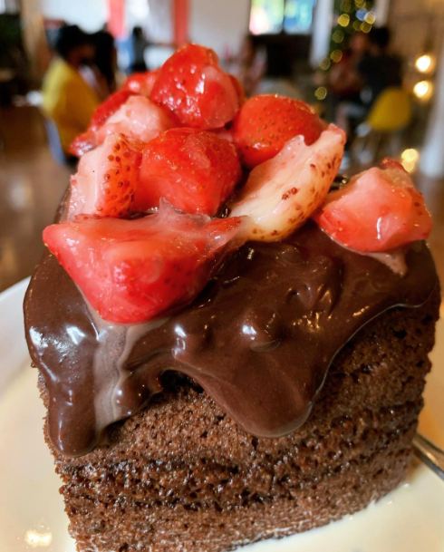 Rebanada de Pastel de 3 Leches Chocofresas