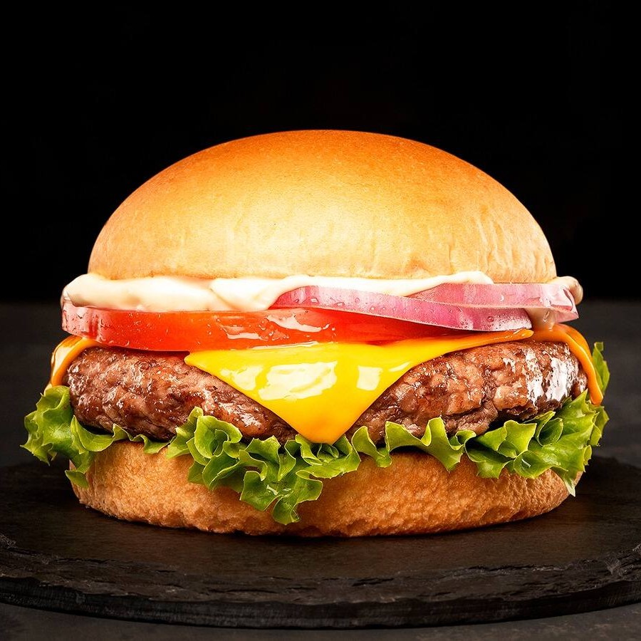 Pão, Blend de 160g, queijo cheddar, alface, tomate, cebola e molho ranch.