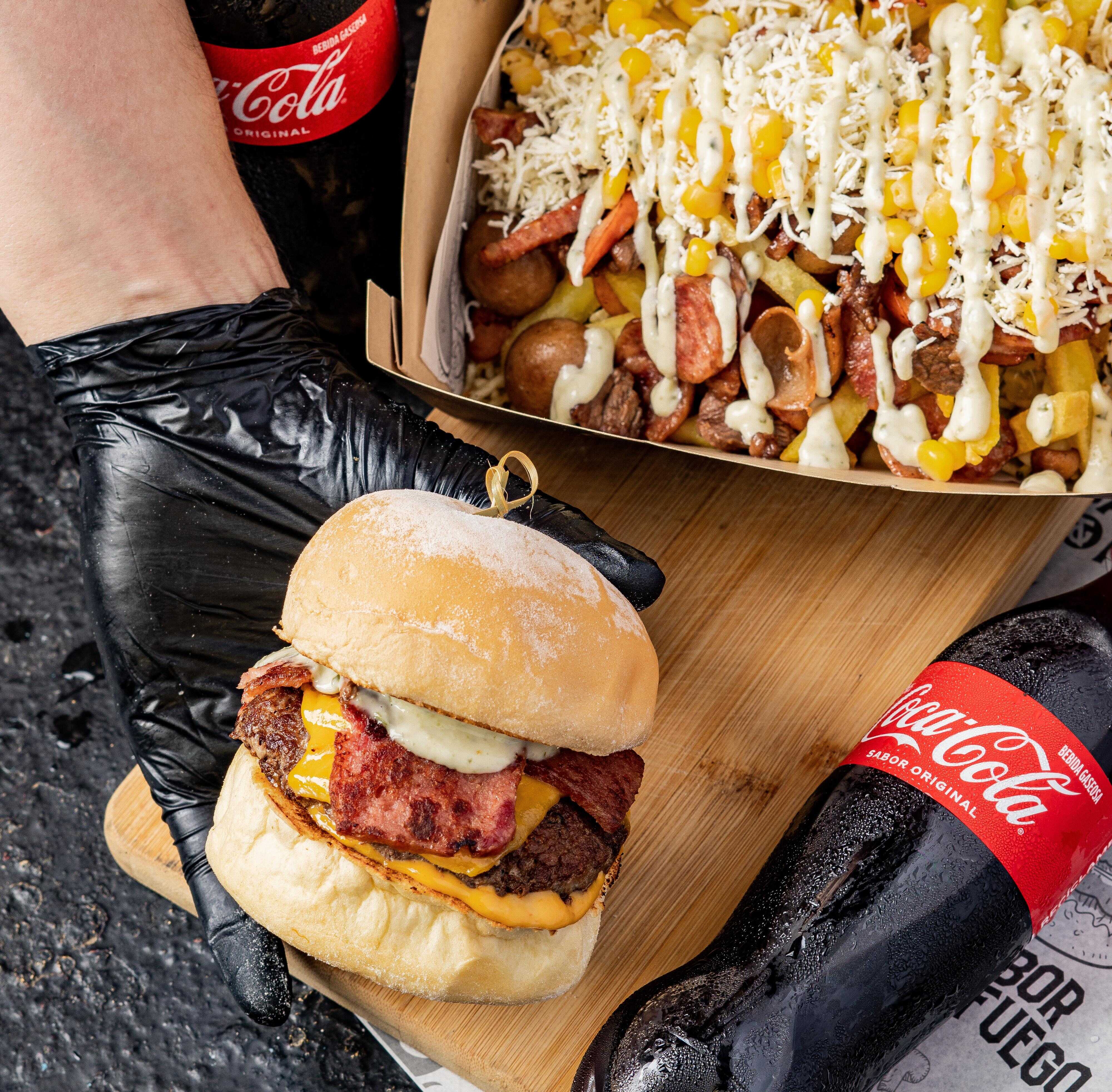 Cheese Bacon + 1 Coca Cola 400ml + Salchi Especial