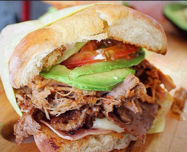 Torta Especial Lomo Milanesa +  SODA + PAPAS