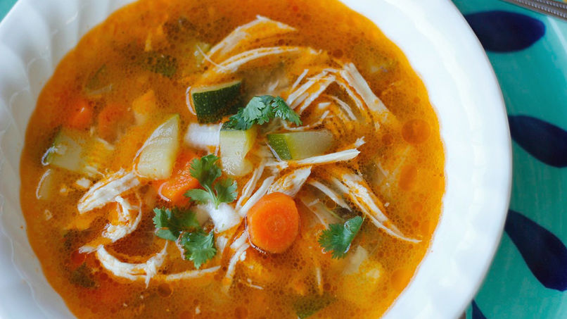 Caldo Picosito  de Pollo al Rodeo