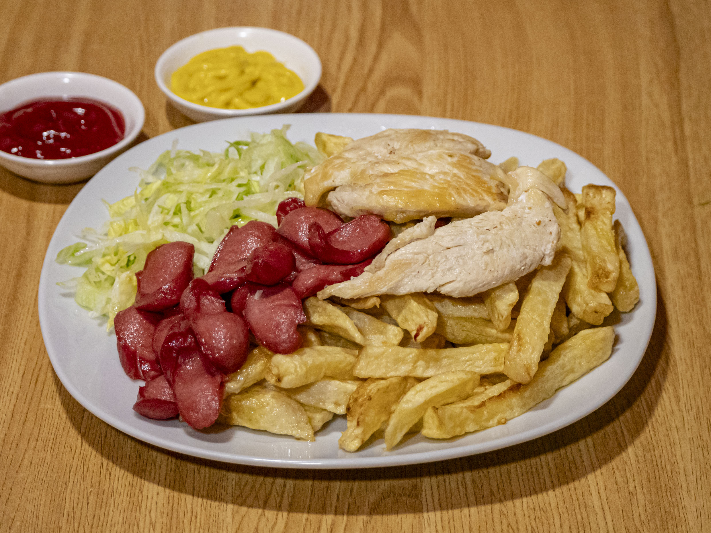 Salchipapa con Filete