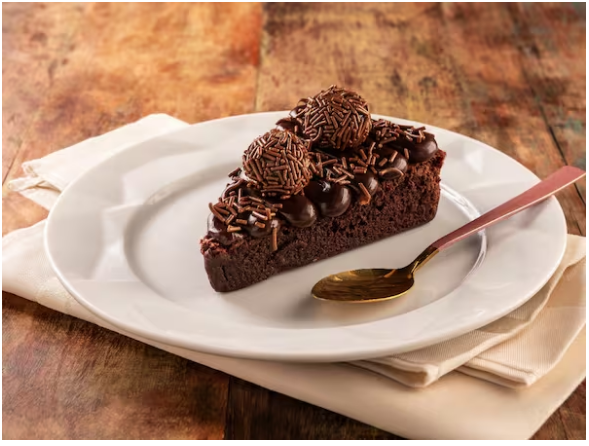 Brownier coberto com brigadeiro