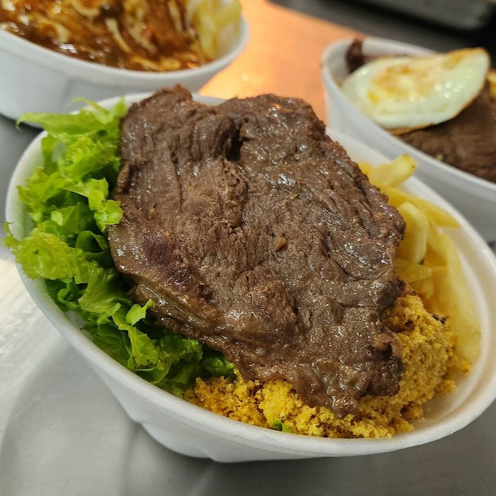 Feijão, arroz, macarrão, farofa, bife de alcatra e complemento(s). Personalize com complementos especiais.