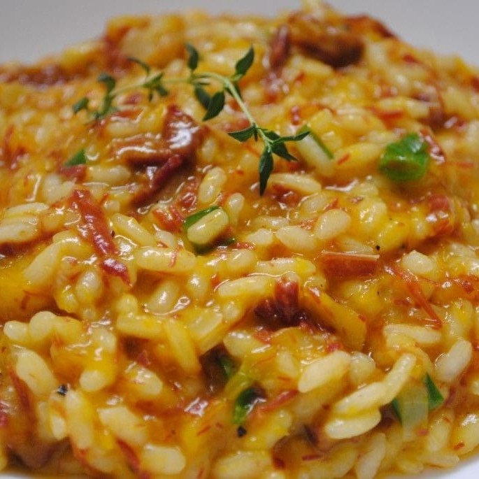 Risoto elaborado com arroz arborio,carne seca desfiada finalizado com queijo parmesão