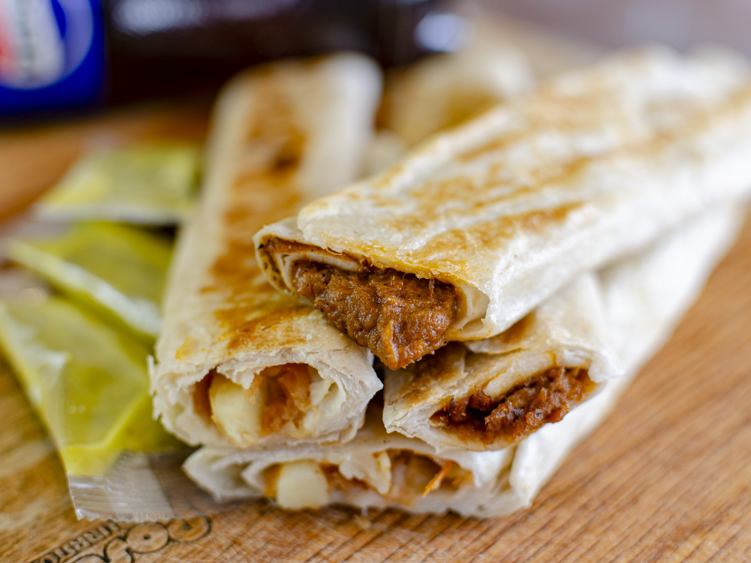 Combo Mix.- 2 Deshebrada + 2 papa + Refresco