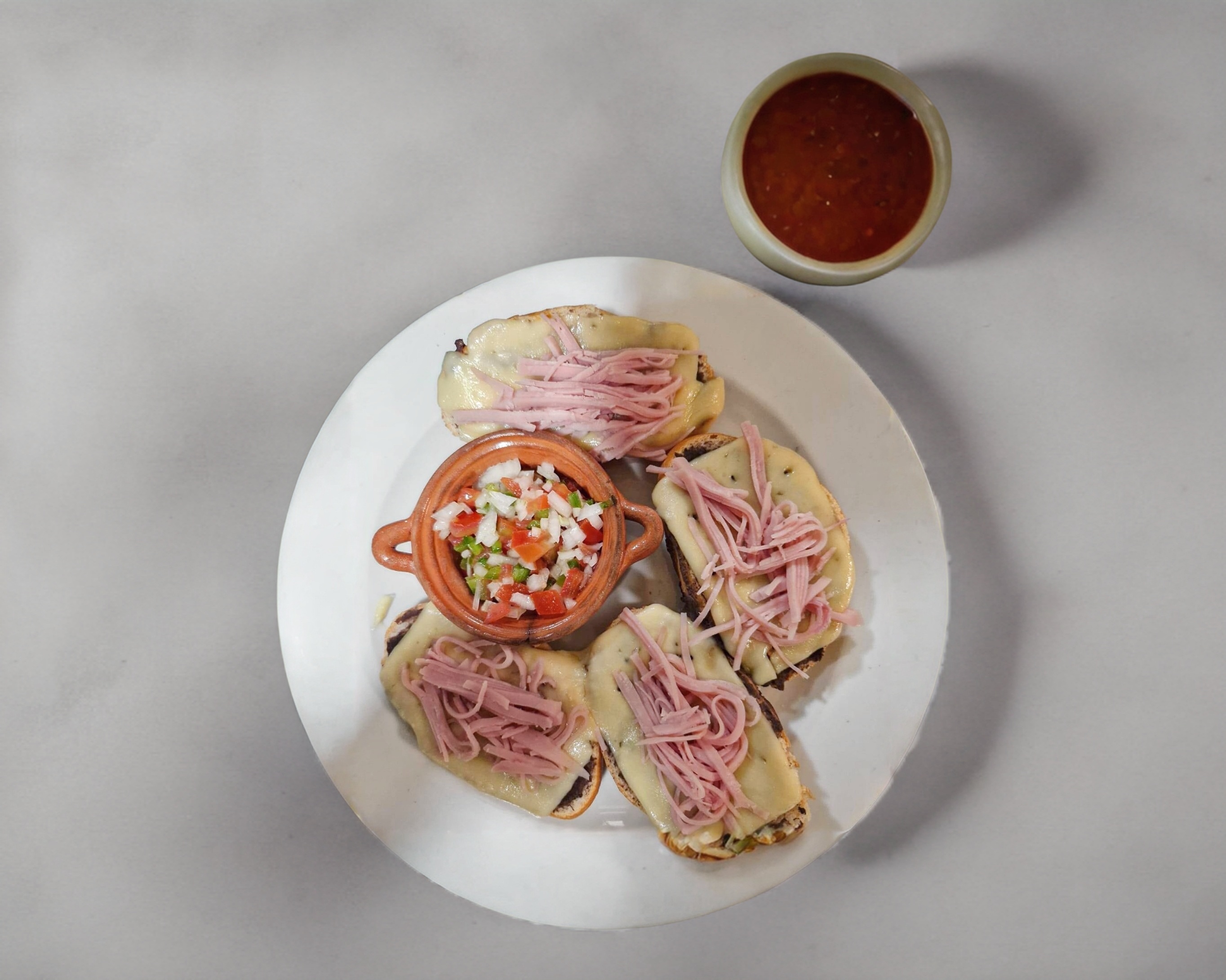 Molletes con Tocino