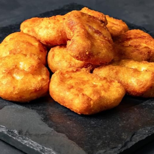 10 unidades de nuggets extremamente saborosos, crocantes por fora e macios por dentro.
