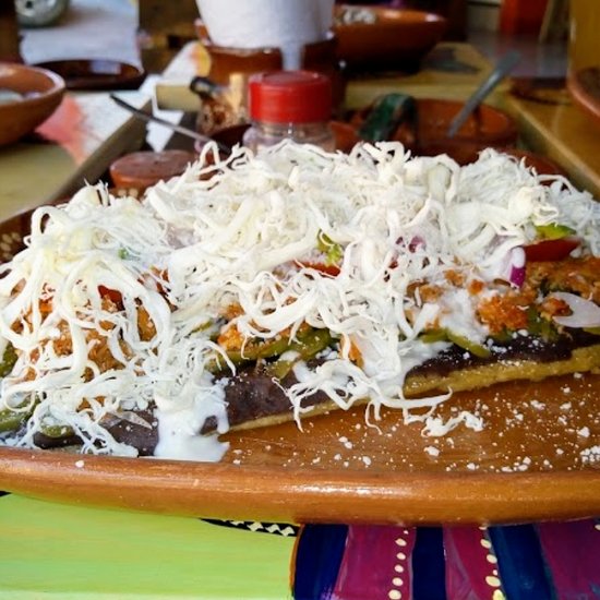 Huarache de Quesillo