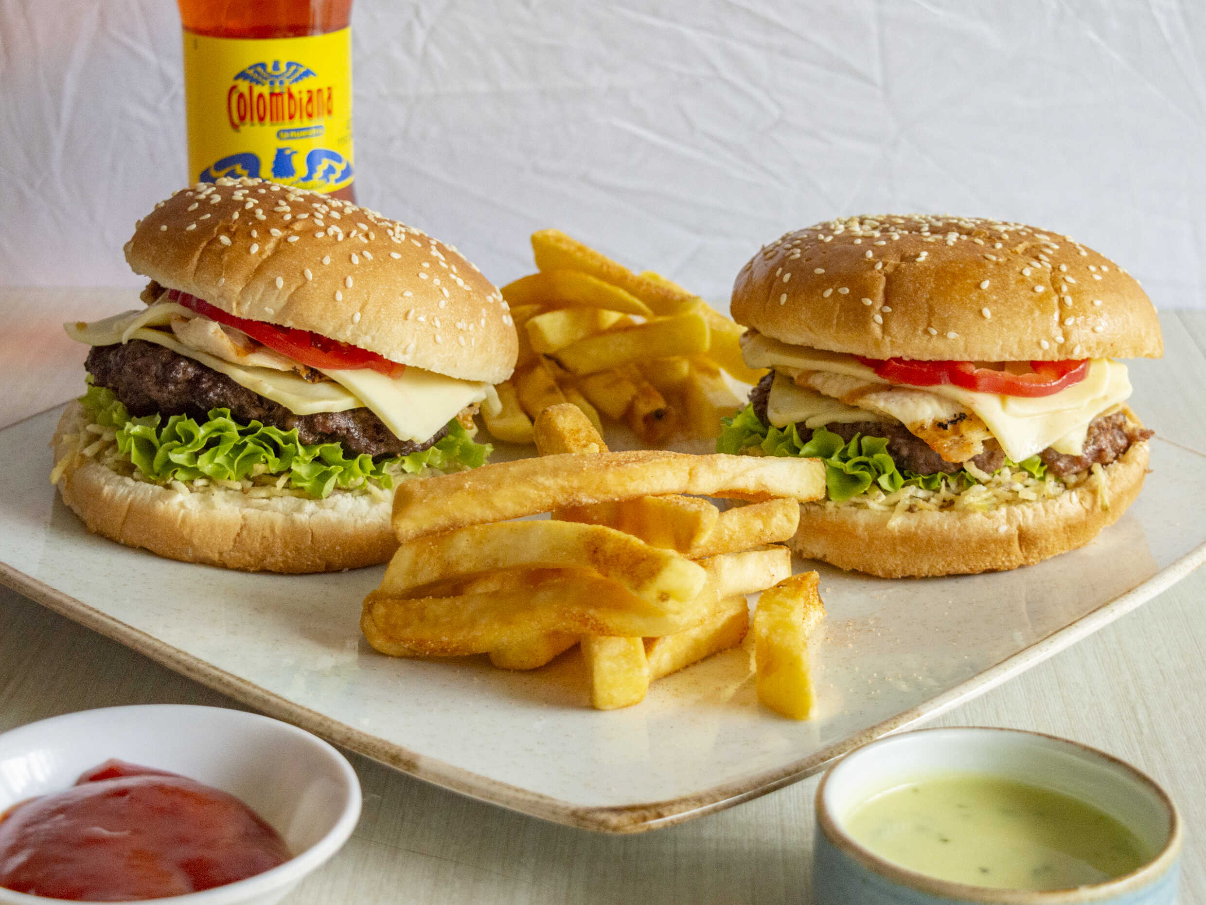 combo pareja Hamburguesa Mixta+papas+gaseosa