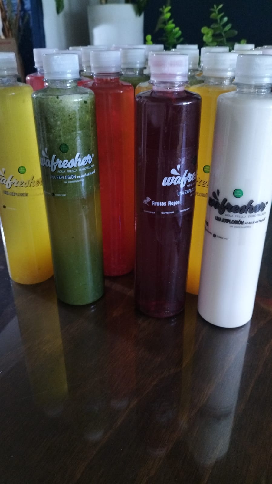 Agua embotellada súper deliciosa variedad de sabor