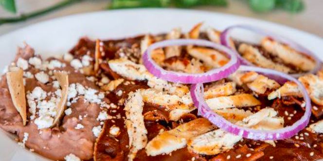 Chilaquiles con Pollo