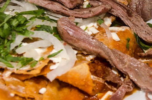 Chilaquiles con Arrachera