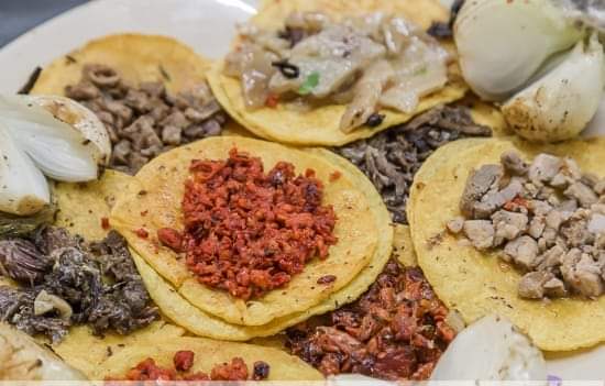 TACO PASTOR KETO DE CARNE CON REPOLLO.
