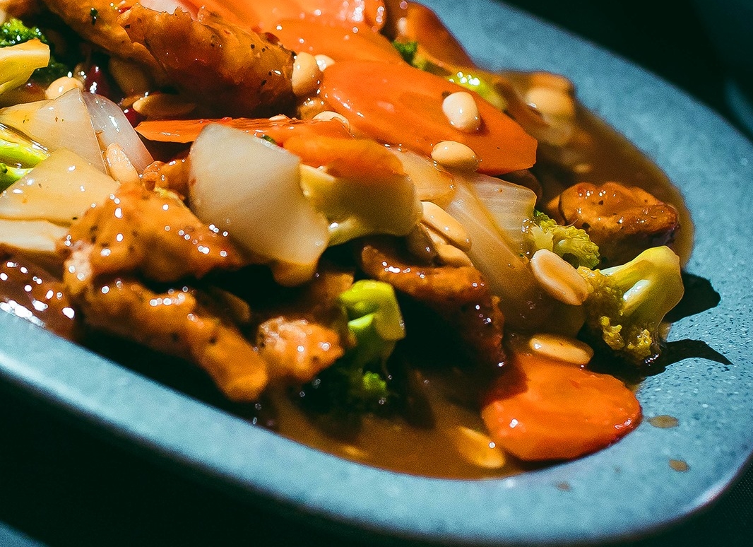 Pollo con Cacahuate