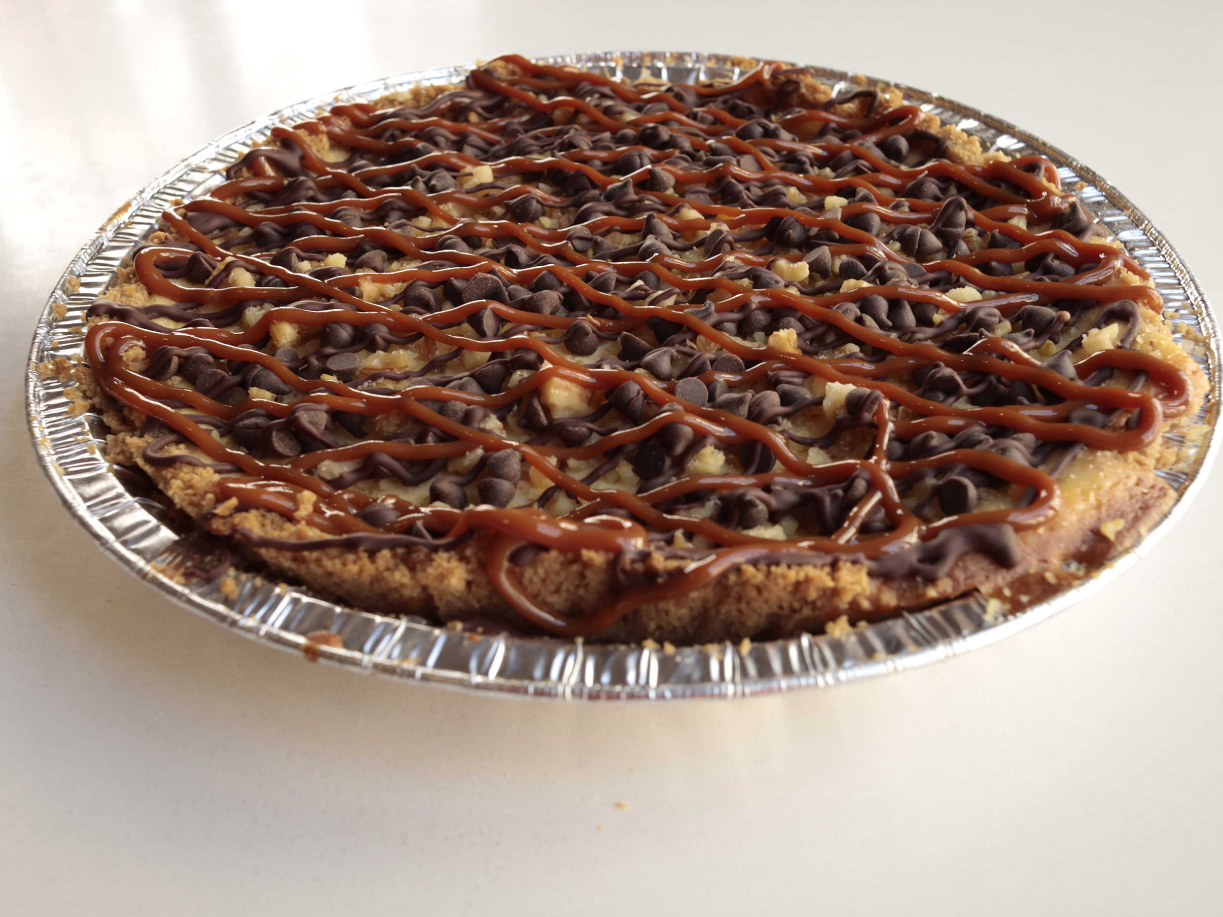 Pay de Queso con Cajeta, Chocolate y Nuez