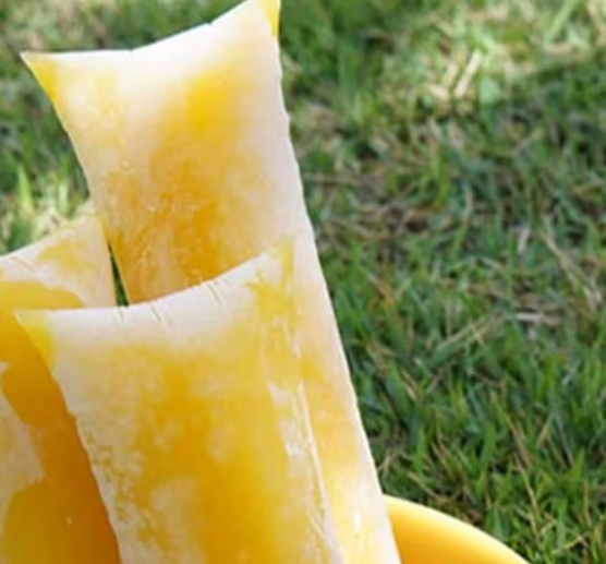 Essa delícia feito com a fruta e a base de água. Aproximadamente 137g Obs: Contém açúcar