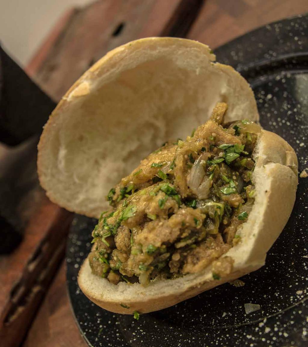 Lonche Chicharrón en en Salsa Verde