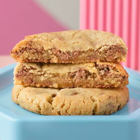 Deliciosa massa amanteigada de cookie que derrete na boca feita com manteiga de verdade e muitas gotas de chocolate belga ao leite Callebaut.