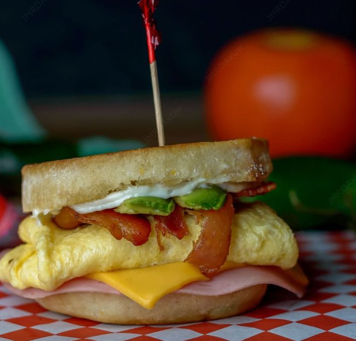 Sándwich English Muffin Tocino