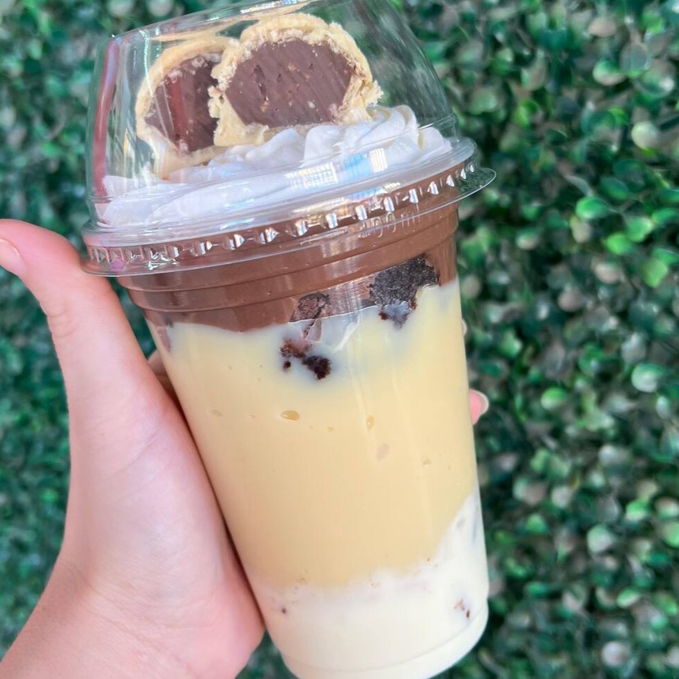 ➡️ Ouro Branco - Creme de ninho, Brownie, Ouro branco, Brigadeiro branco, Brigadeiro de  chocolate e Chantilly.