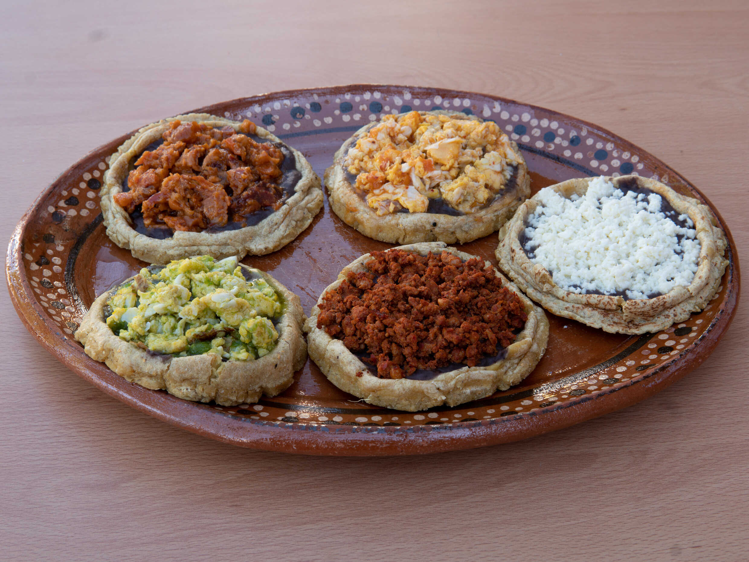 Sopes de Res ó Pollo