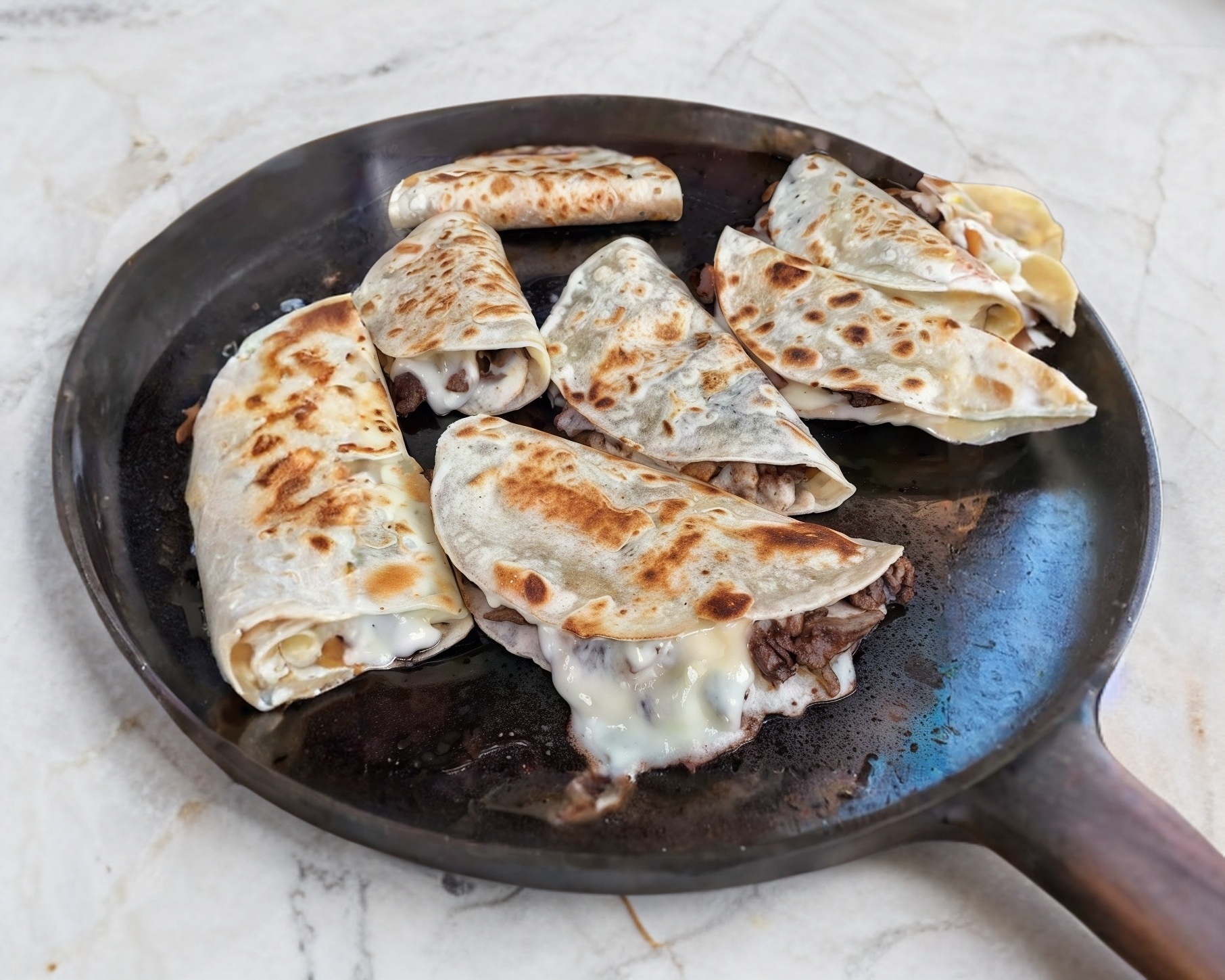 Quesadilla de Harina con Asada