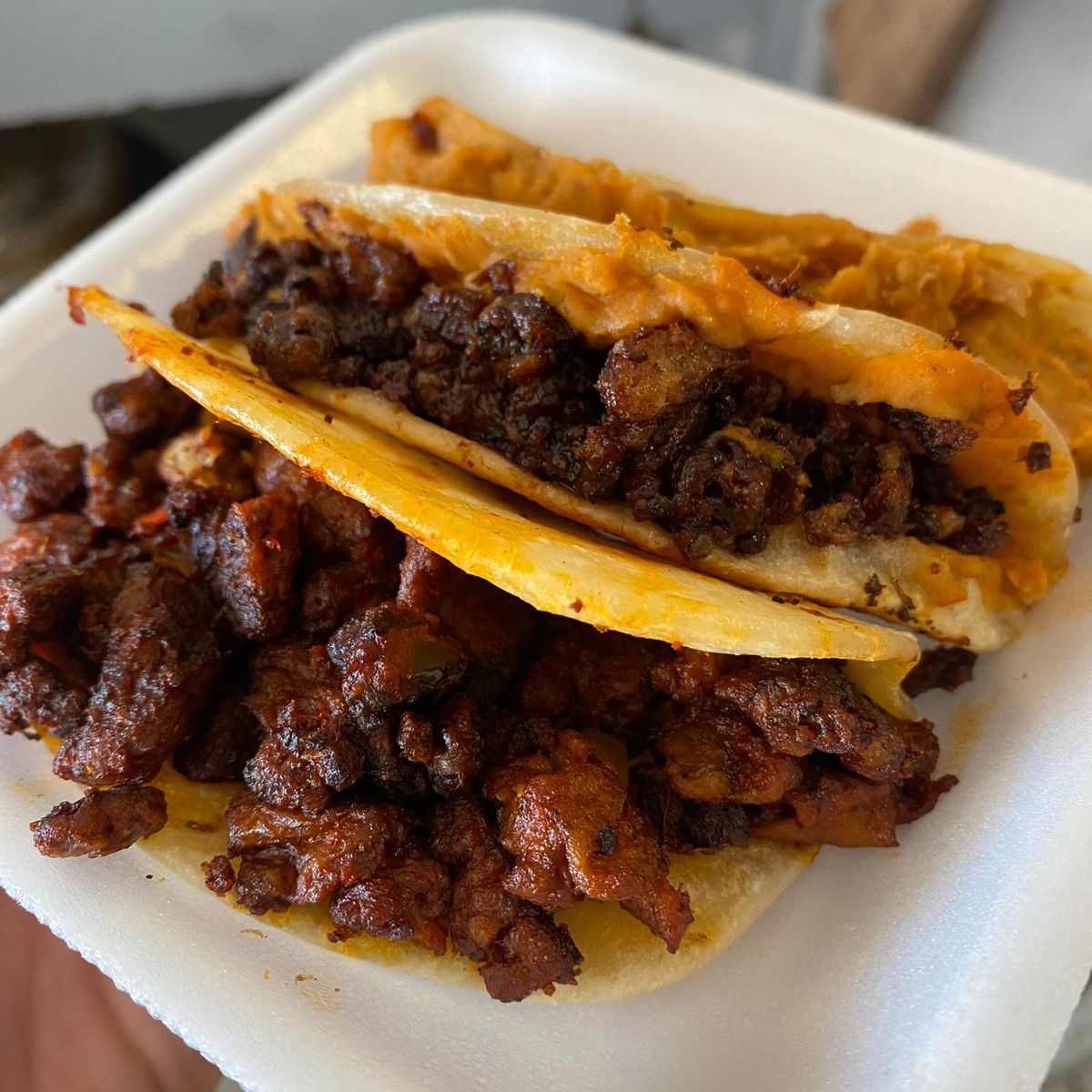 3 Tacos de Chicharron Verde, Rojo y Frijol con Chi