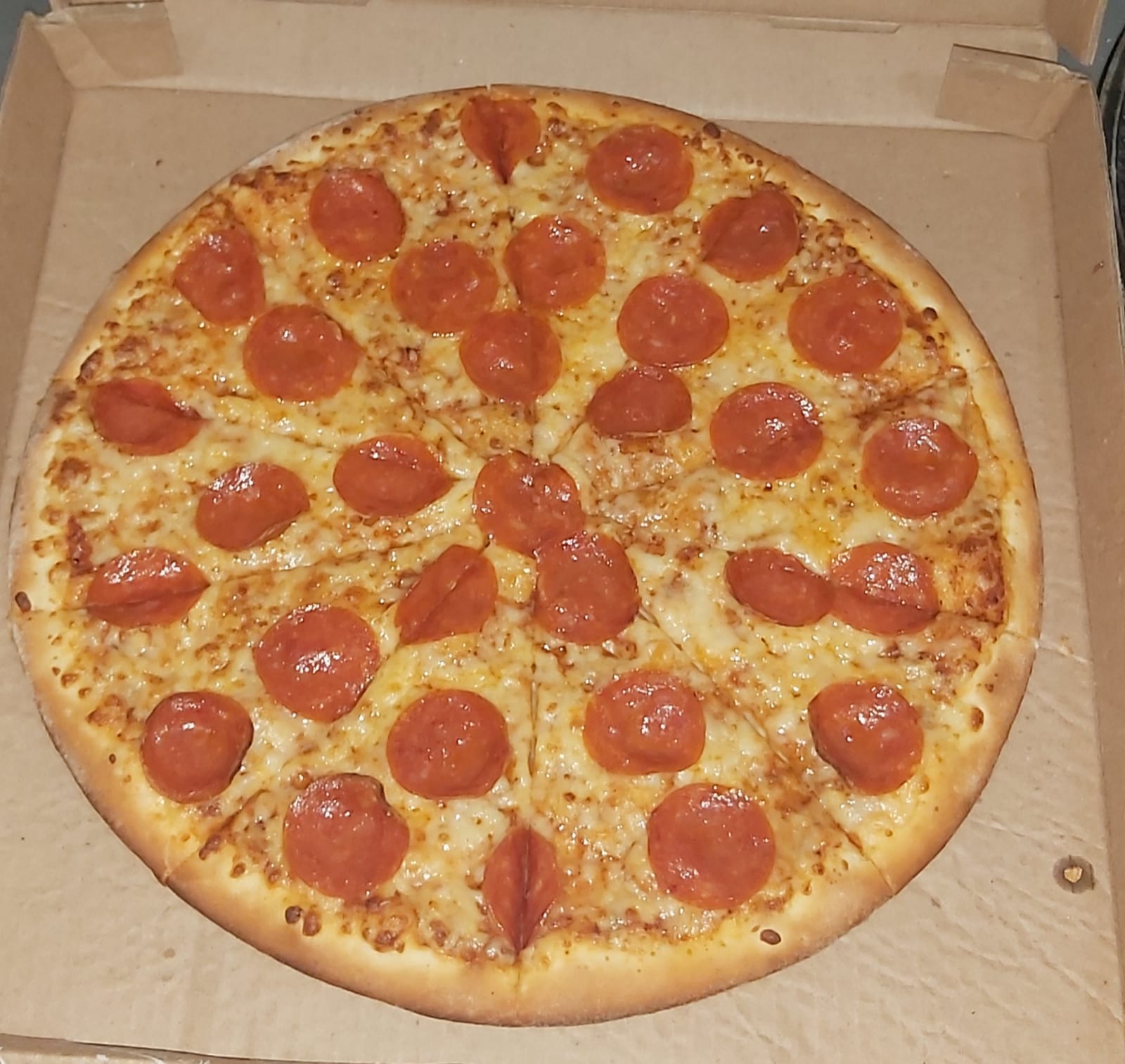 Pizza Pepperoni Mediana .