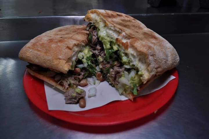 Combo 1 (Torta + 1 Soda + 1 Jug. Carne Chico)