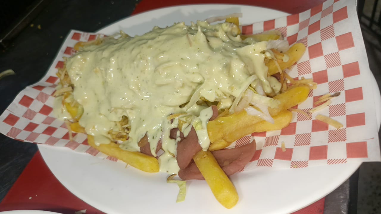 Salchipapa Gratinada