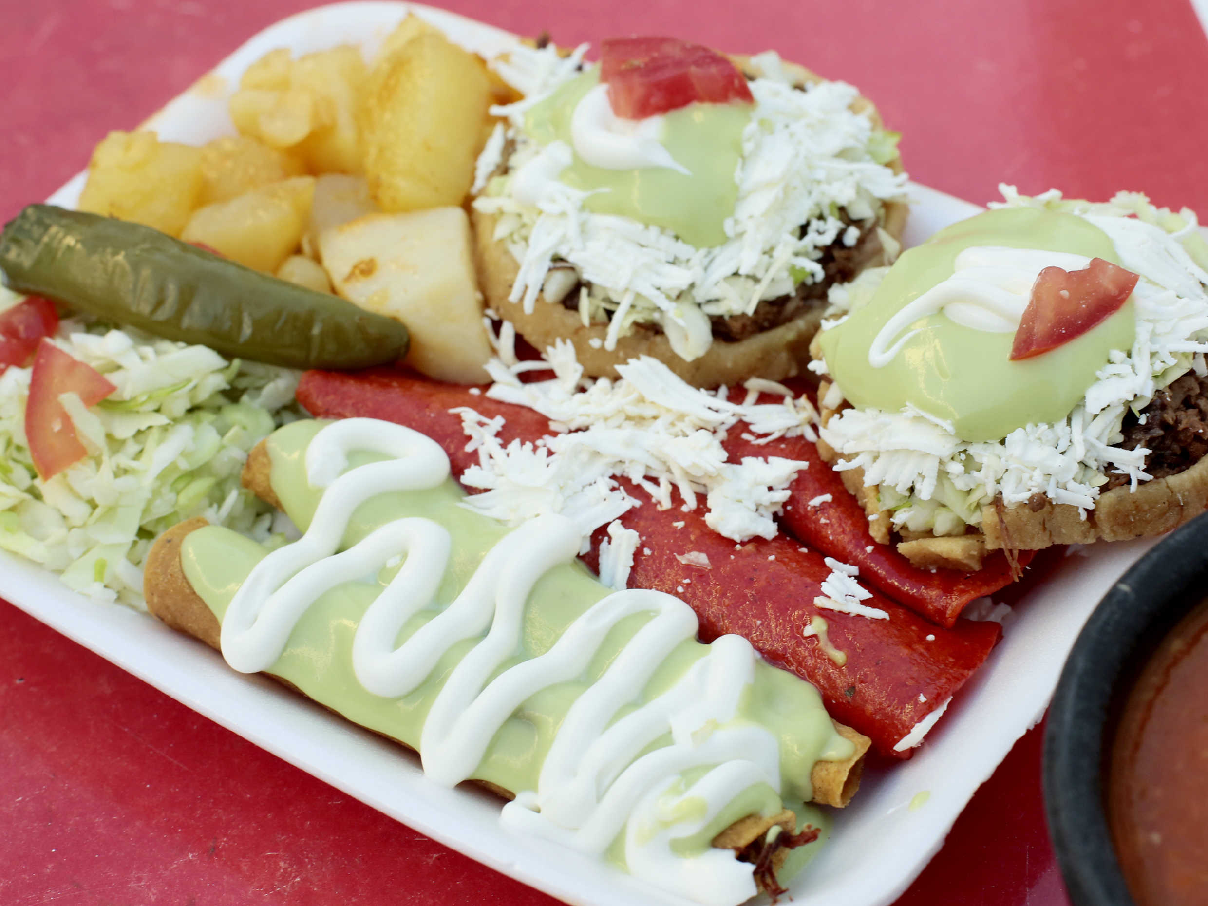 3 Enchiladas y 2 Flautas