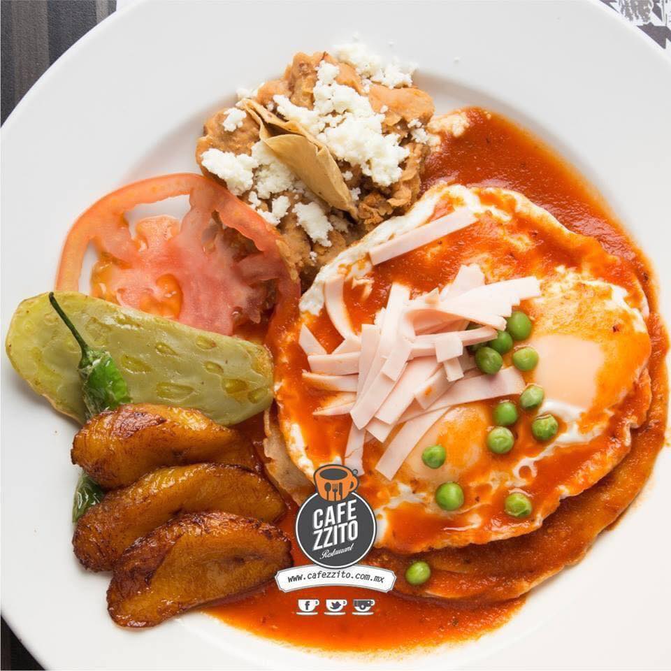 Chilaquiles Rojos con pollo