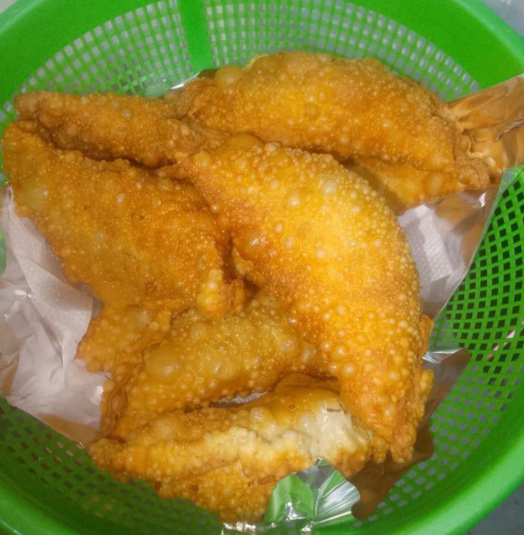 12 Empanadas De Lechona Familiar