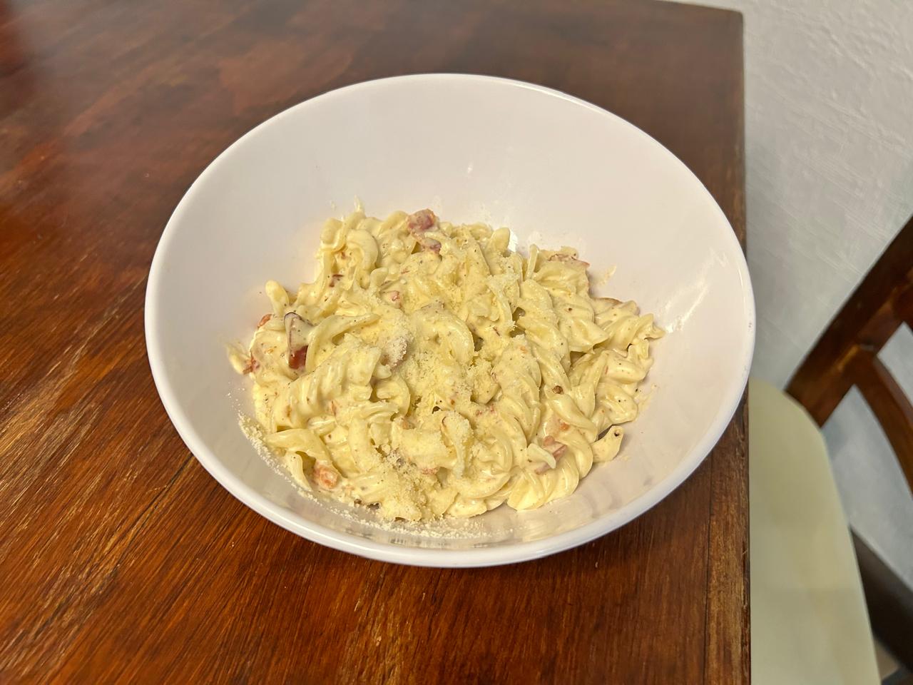 Pasta Carbonara + Pan + Té
