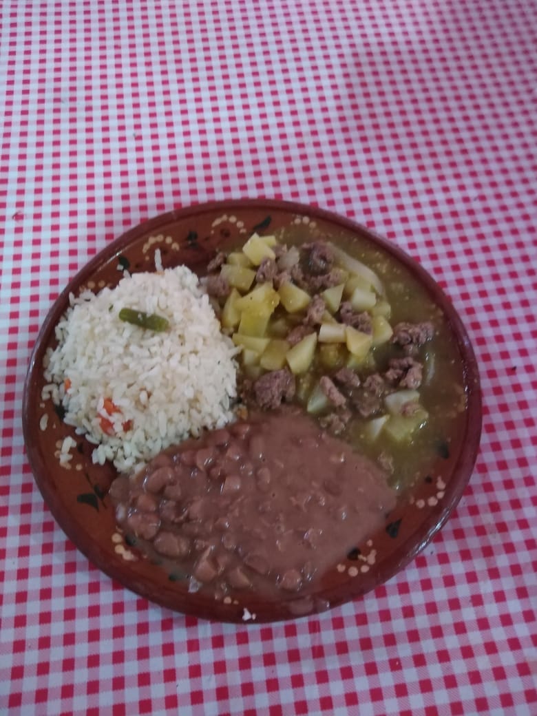 Bisteck de Res con Papas en Salsa Verde