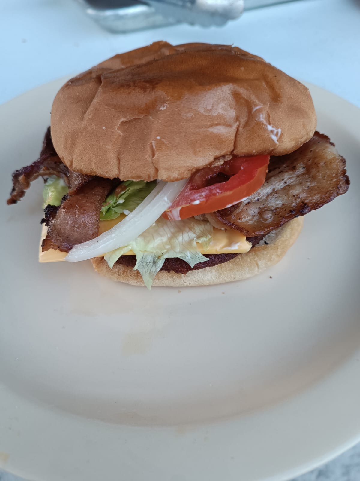 Hamburguesa Sencilla Con Tocino JL