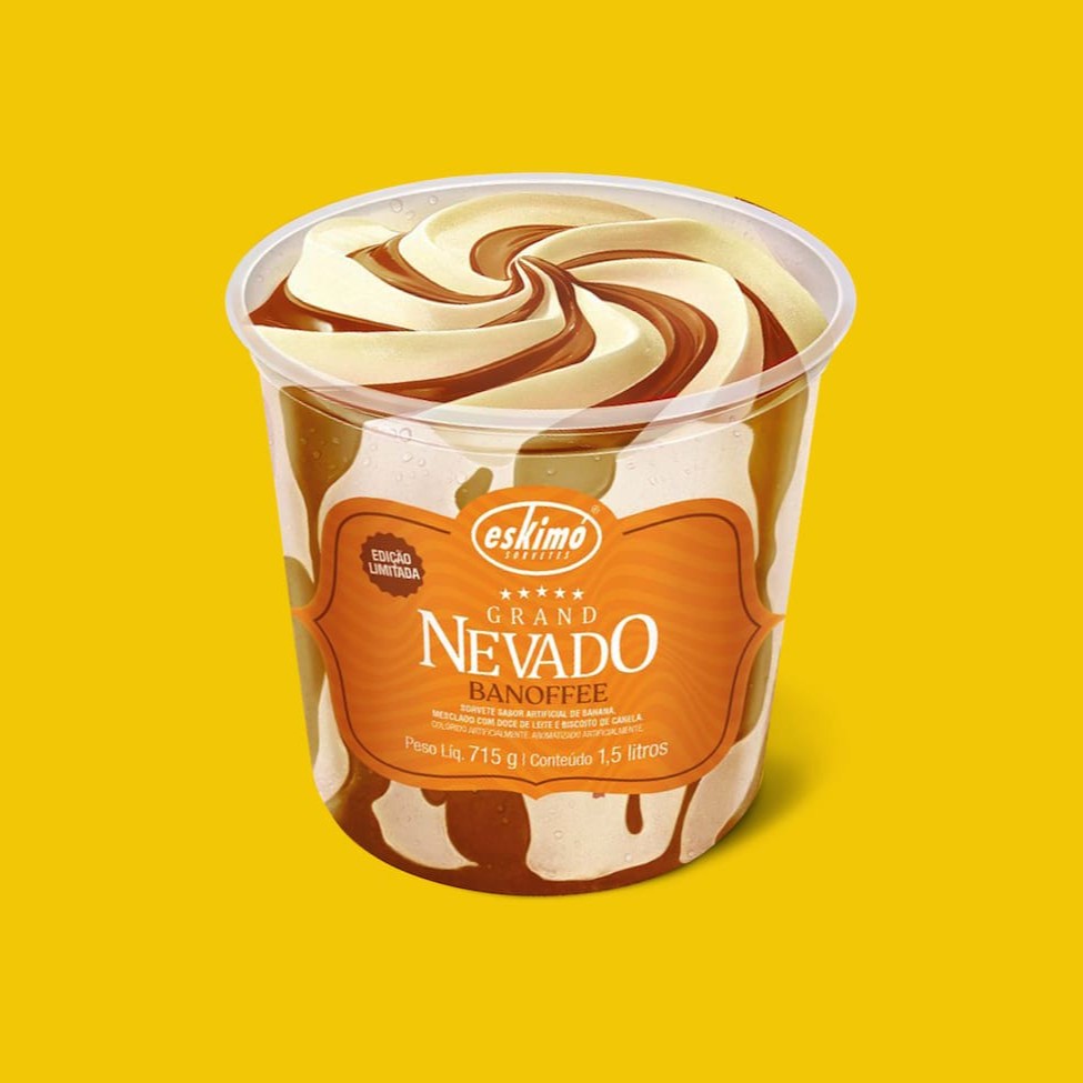 Sorvete sabor Banana mesclado com doce de leite e biscoito de canela