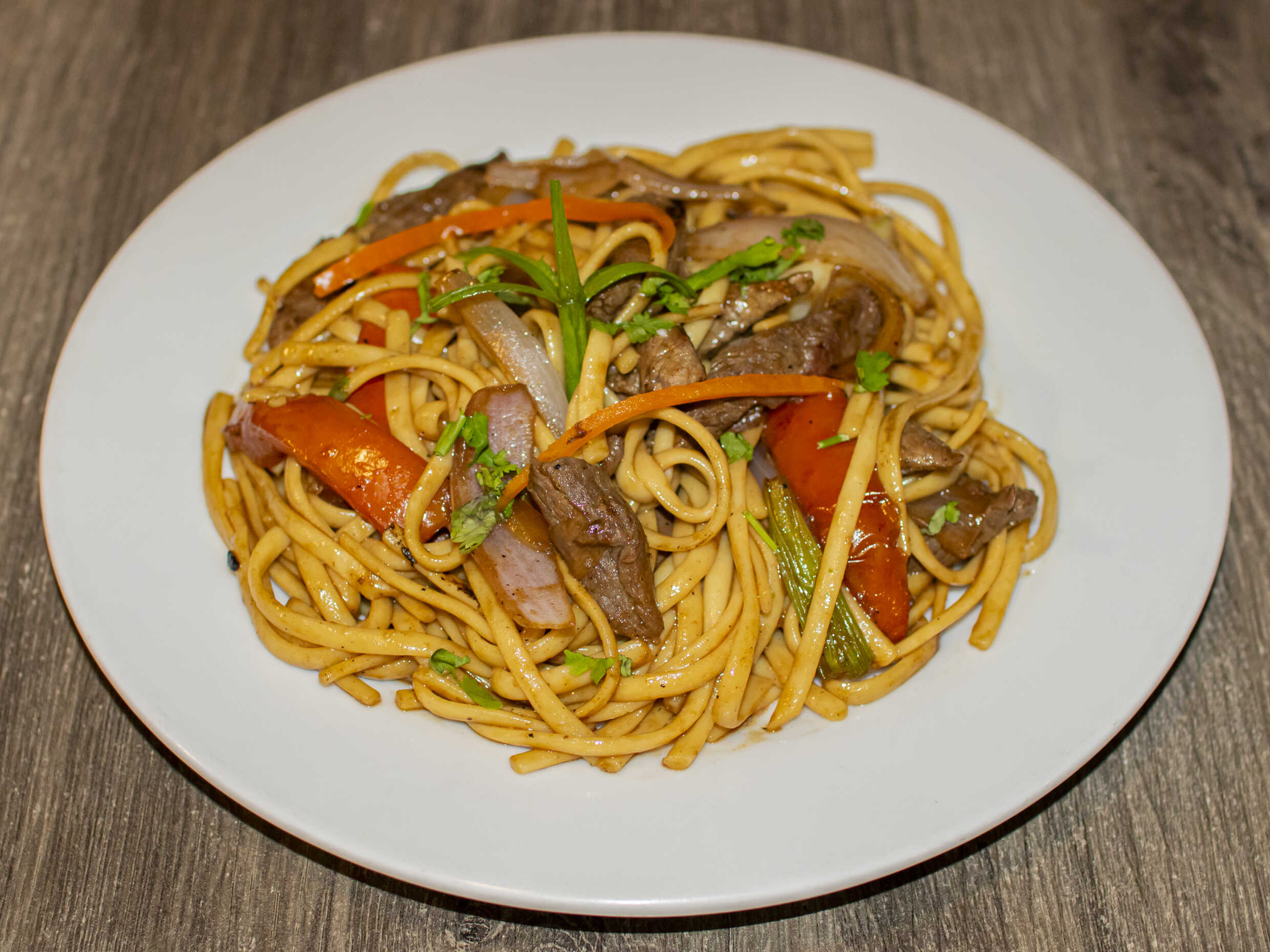 Tallarín Salteado de Carne