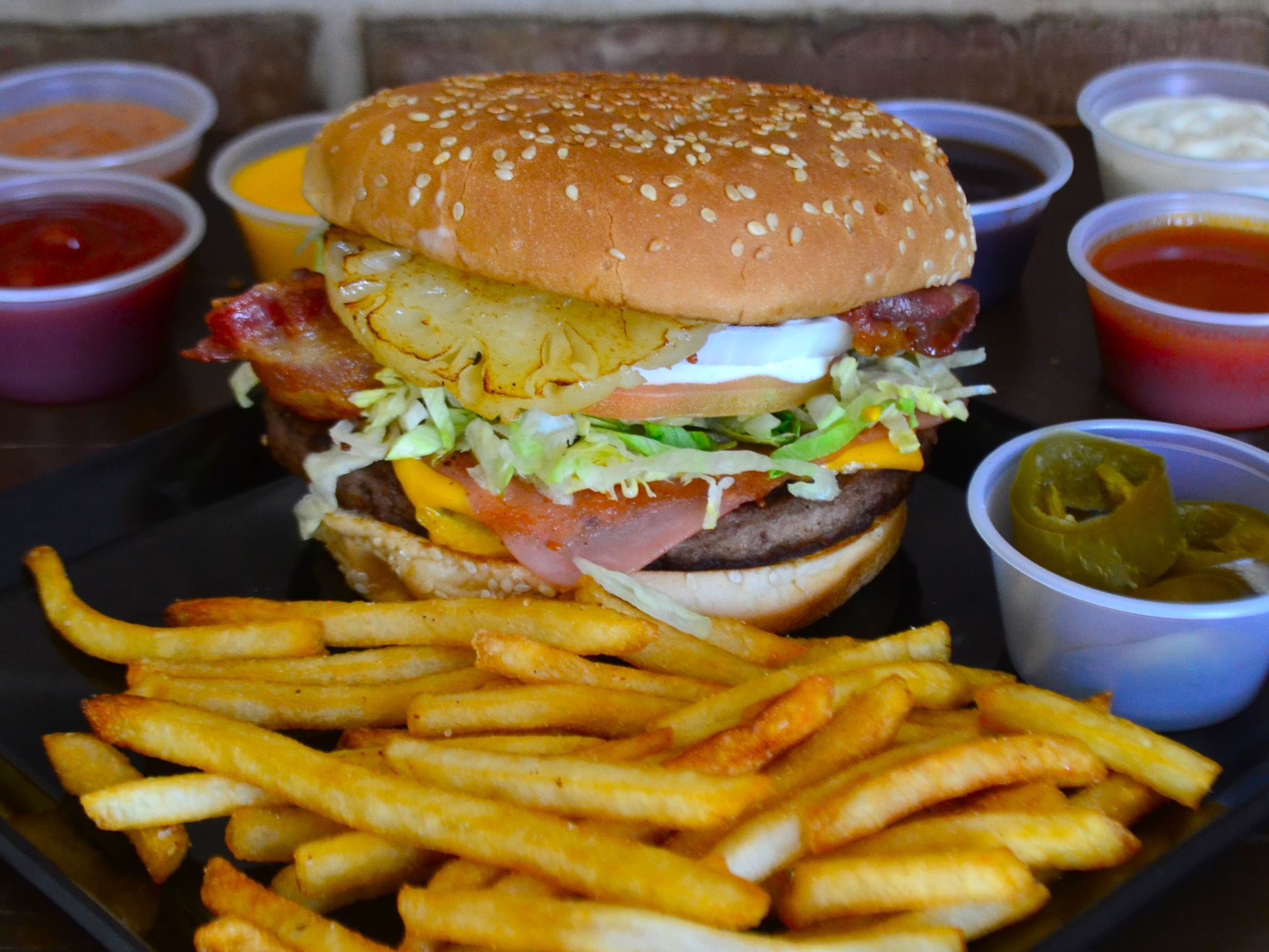 Hamburguesa Hawaiana con papas