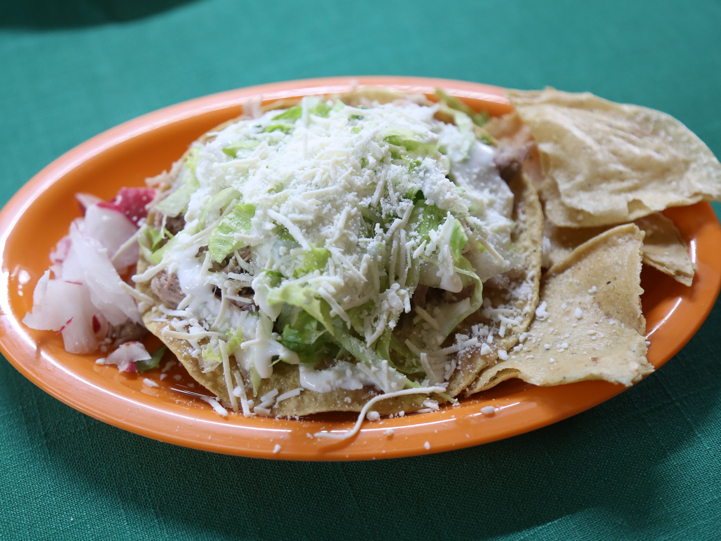 Tostadas (Los Viernes la Carne Es de Pollo)