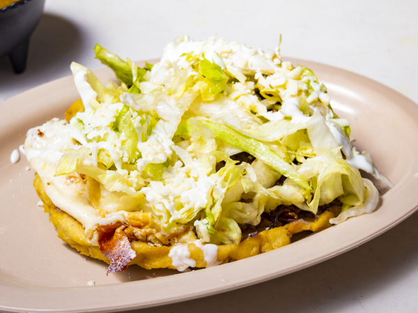 Sope con Quesillo