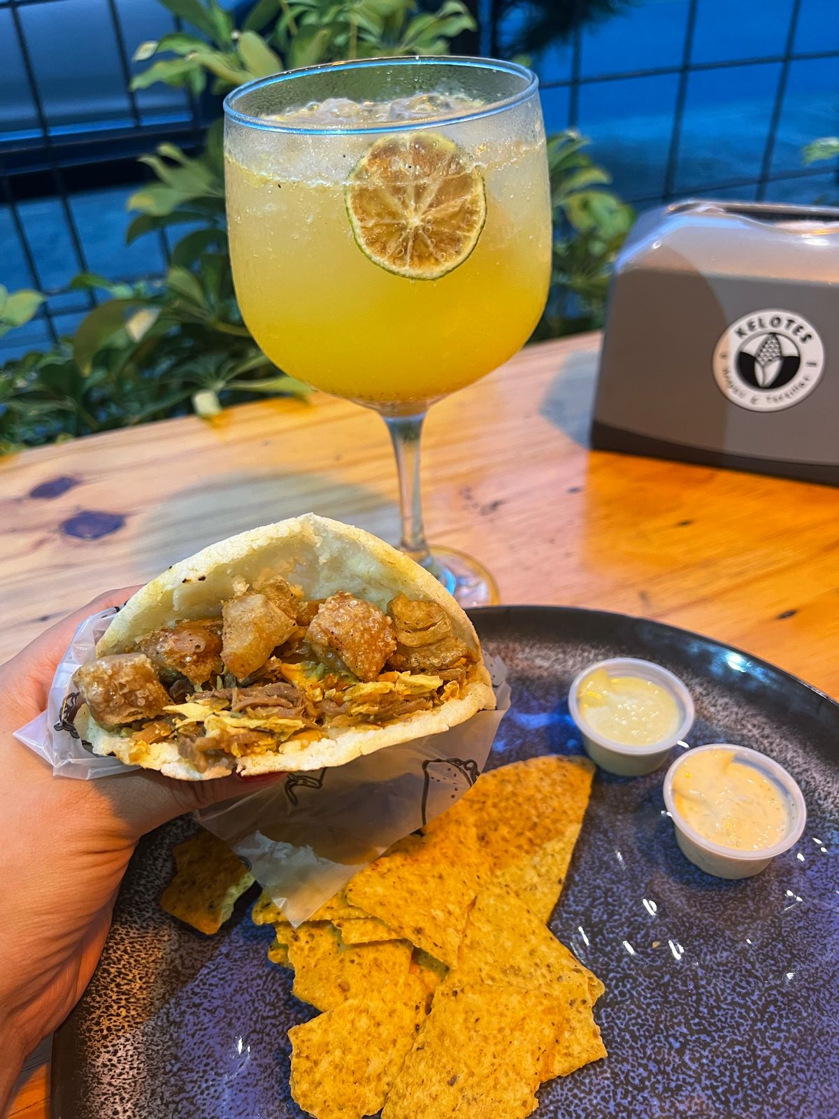 Combo Arepa Todoterreno + Soda de Maracuyá