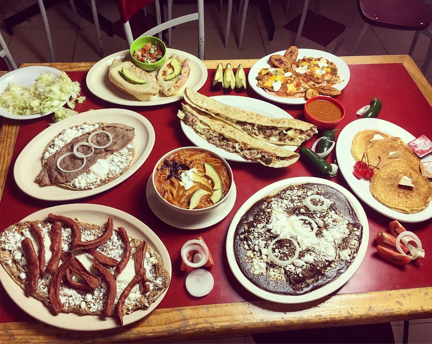 Huarache de salchicha