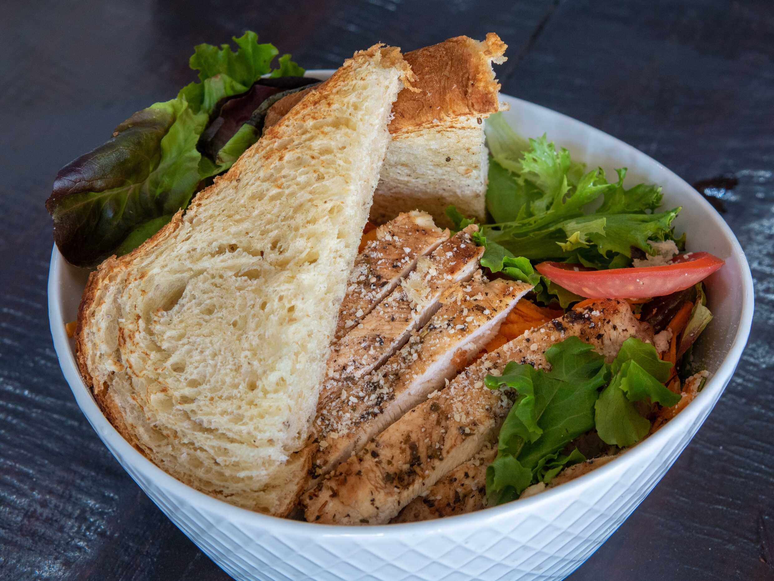 Ensalada con Pollo Empanizado
