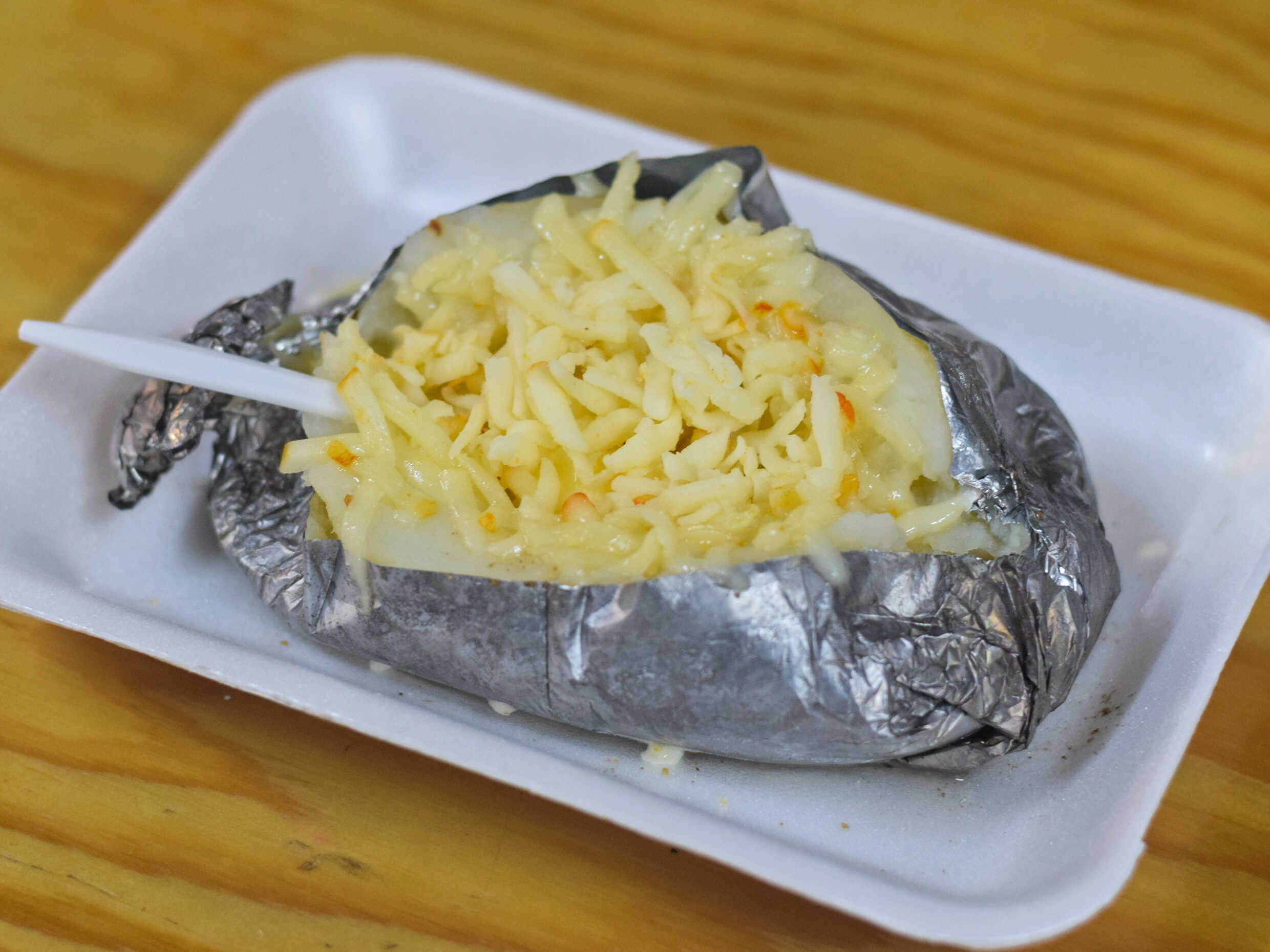Papa Asada con Mantequilla y Queso